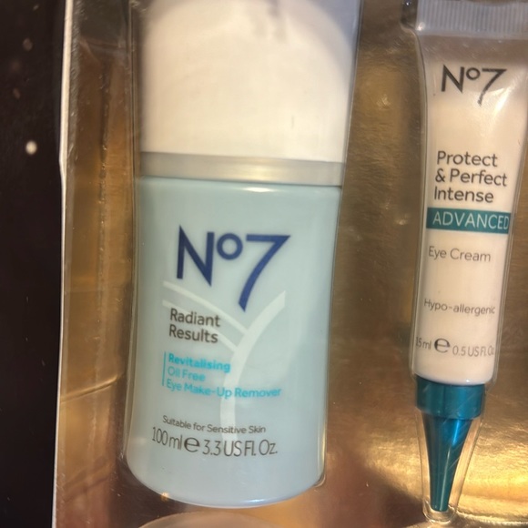 No7 facial cleaning products! 10 pc new in box. - Picture 5 of 6